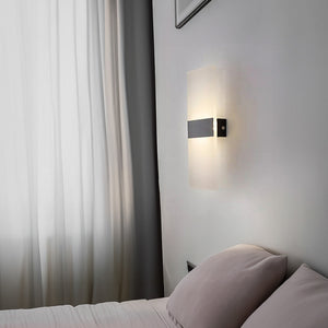 Klippa Magnetic Wireless Wall Lamp
